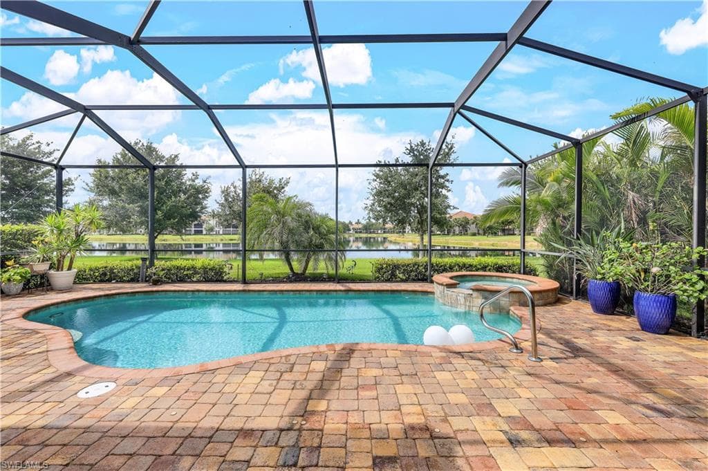 2963 Aviamar Cir, Naples, FL 34114-28