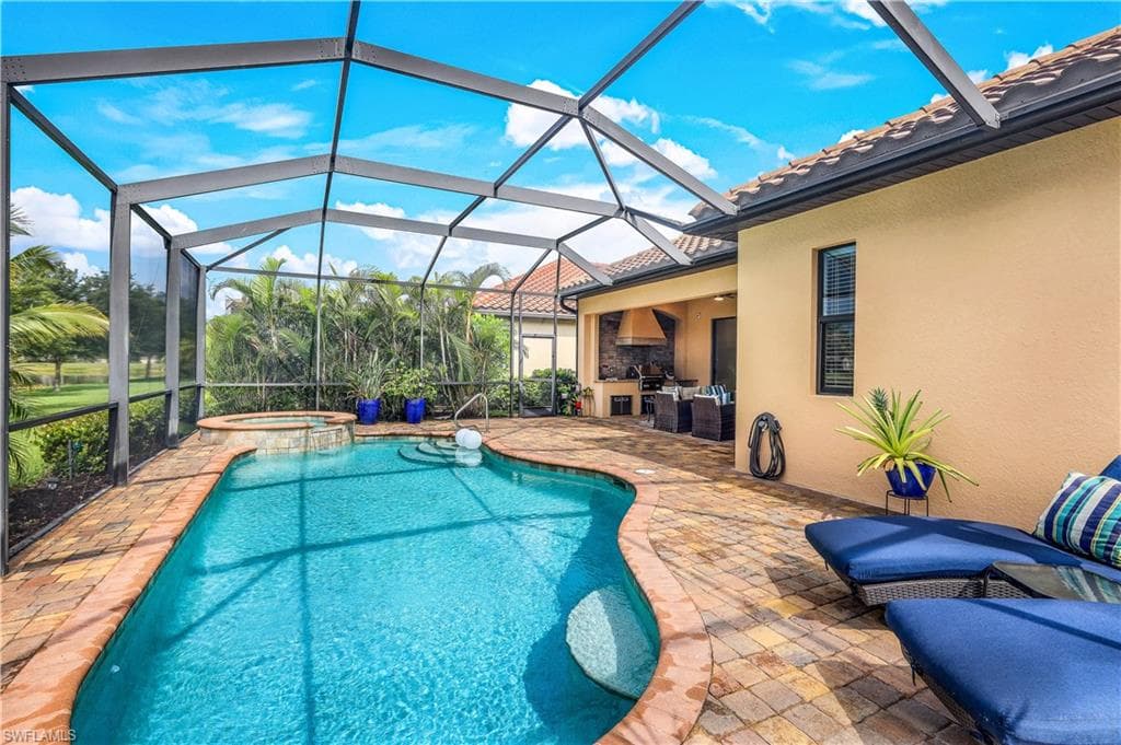 2963 Aviamar Cir, Naples, FL 34114-29