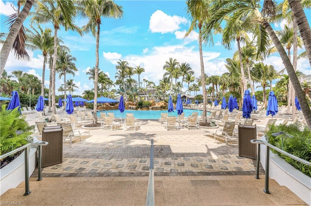 2963 Aviamar Cir, Naples, FL 34114-41