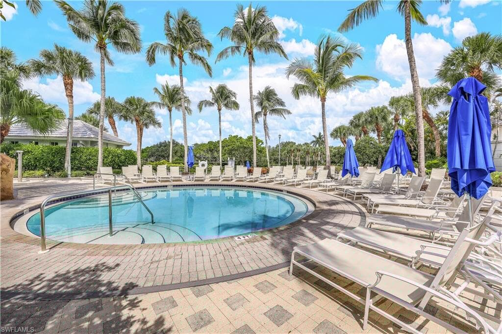 2963 Aviamar Cir, Naples, FL 34114-45