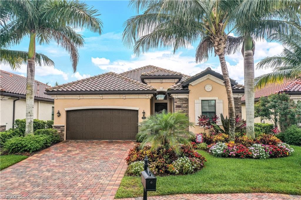 2963 Aviamar Cir, Naples, FL 34114-4
