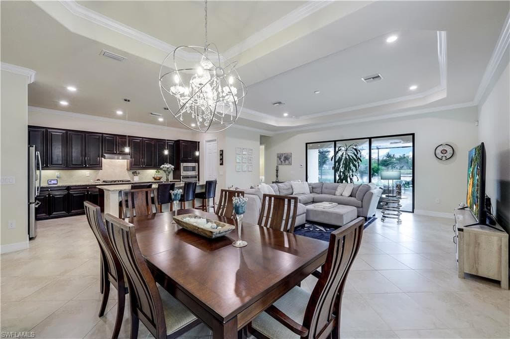 2963 Aviamar Cir, Naples, FL 34114-5