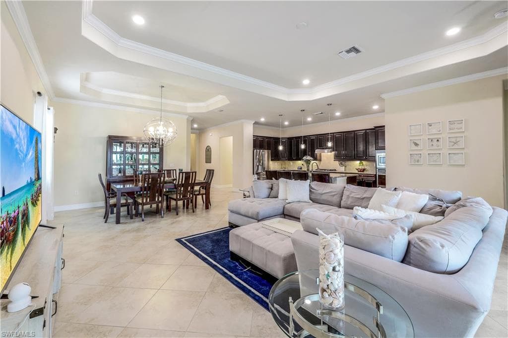 2963 Aviamar Cir, Naples, FL 34114-6