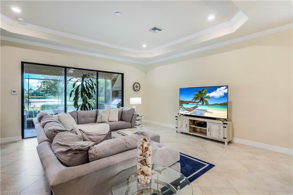 2963 Aviamar Cir, Naples, FL 34114-8