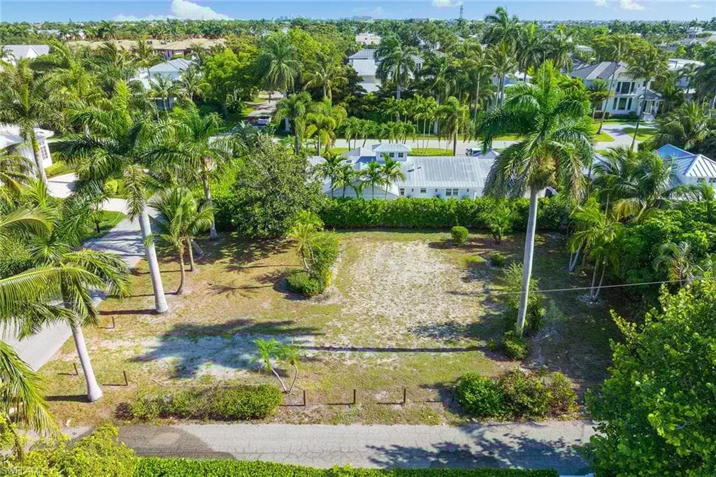 1131 7th St S, Naples, FL 34102-10