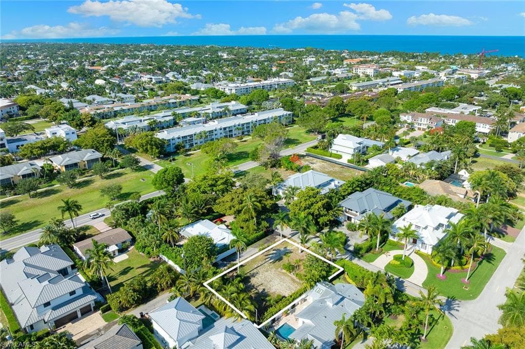1131 7th St S, Naples, FL 34102-11