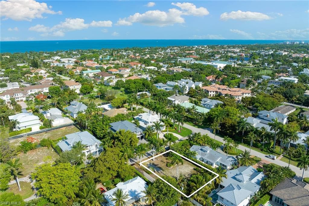 1131 7th St S, Naples, FL 34102-12