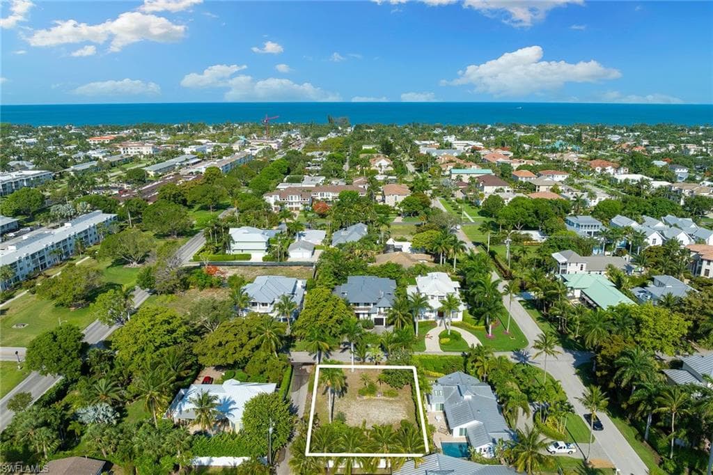 1131 7th St S, Naples, FL 34102-3