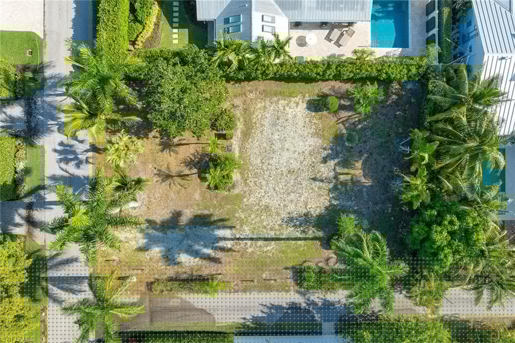 1131 7th St S, Naples, FL 34102-4