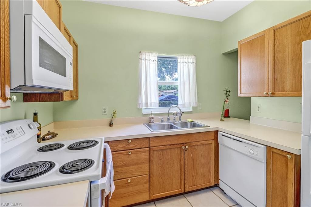 4281 22nd Ave SW 80, Naples, FL 34116-18