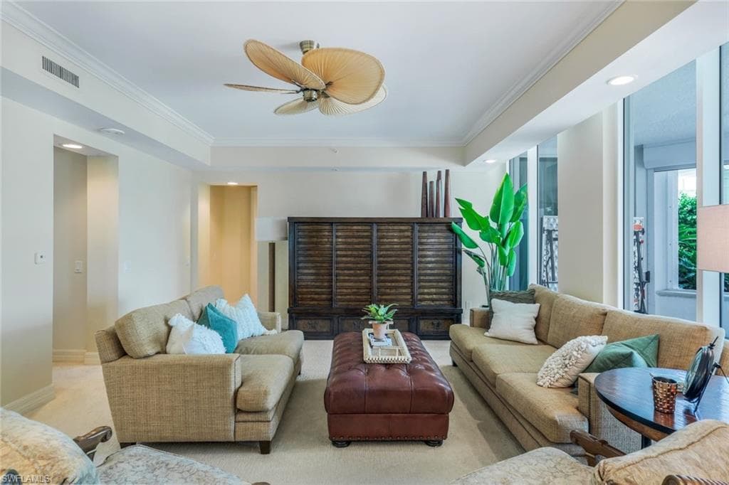 295 Grande Way T-05, Naples, FL 34110-11