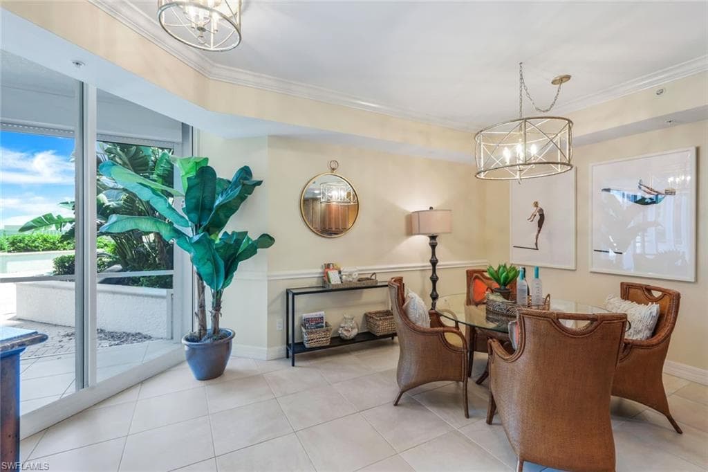 295 Grande Way T-05, Naples, FL 34110-20