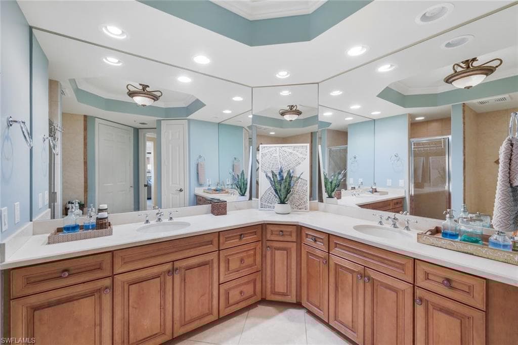 295 Grande Way T-05, Naples, FL 34110-24