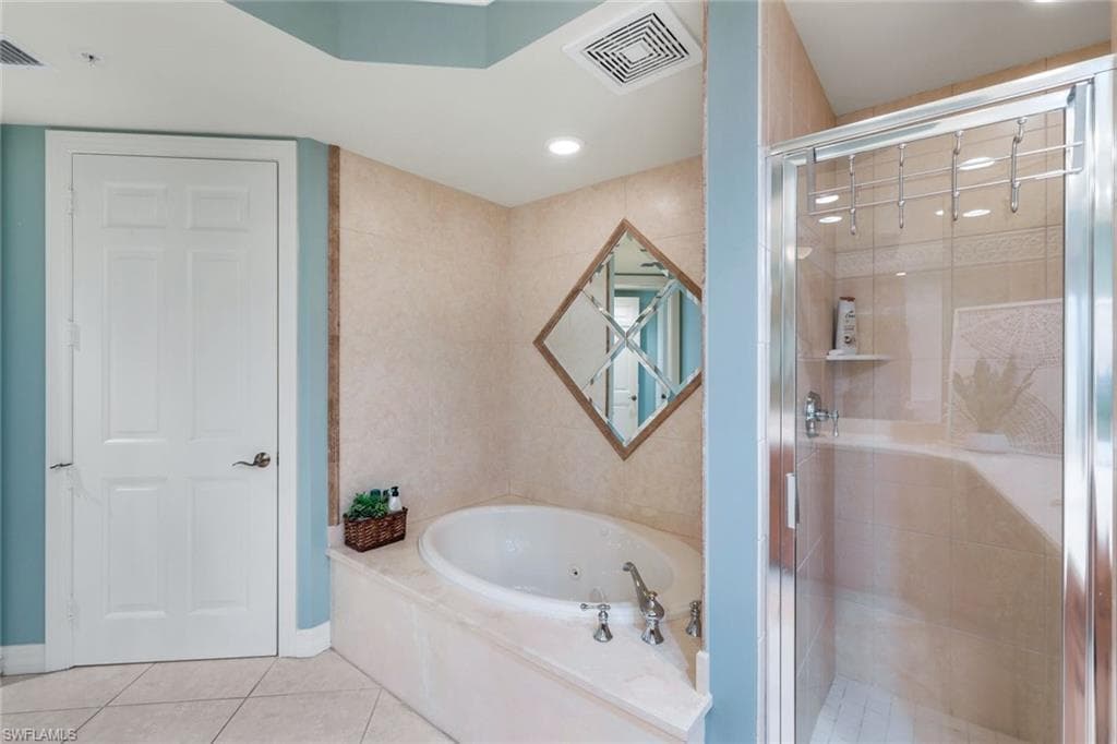 295 Grande Way T-05, Naples, FL 34110-25