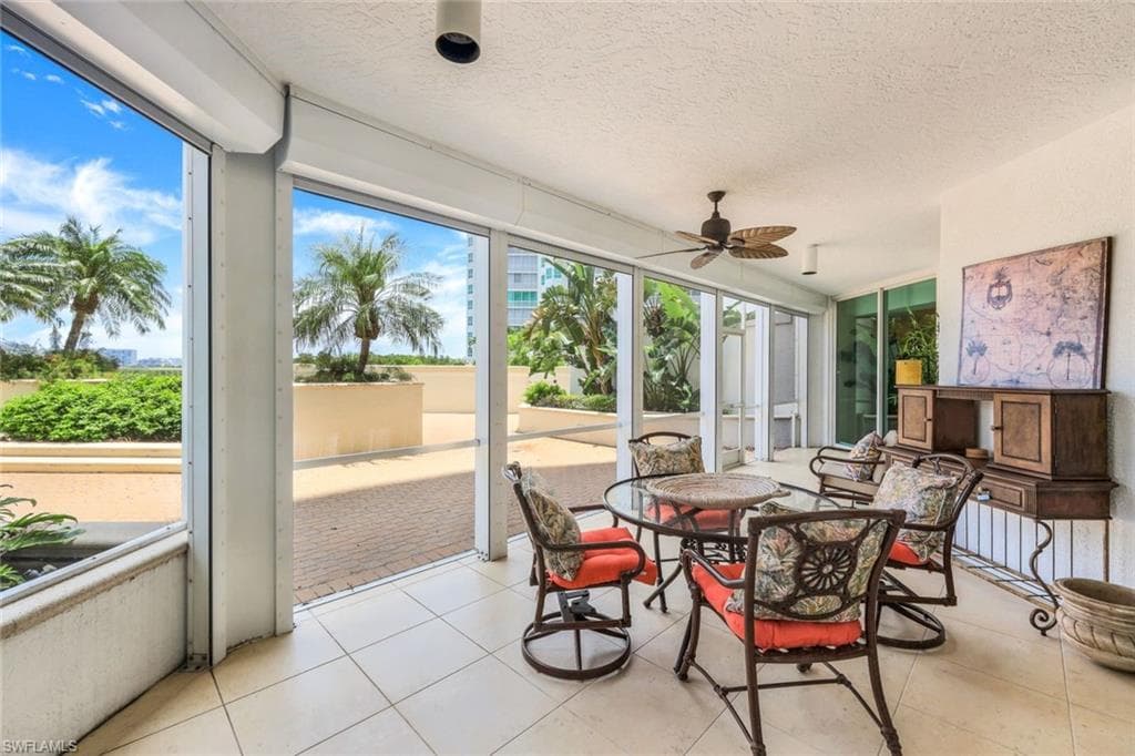 295 Grande Way T-05, Naples, FL 34110-31
