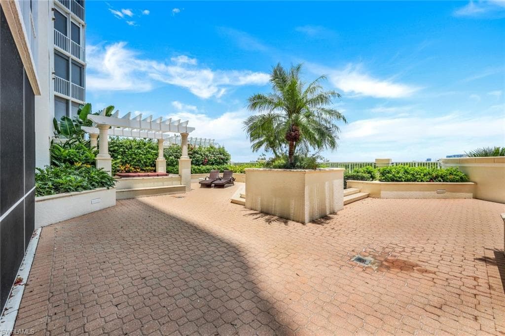 295 Grande Way T-05, Naples, FL 34110-32
