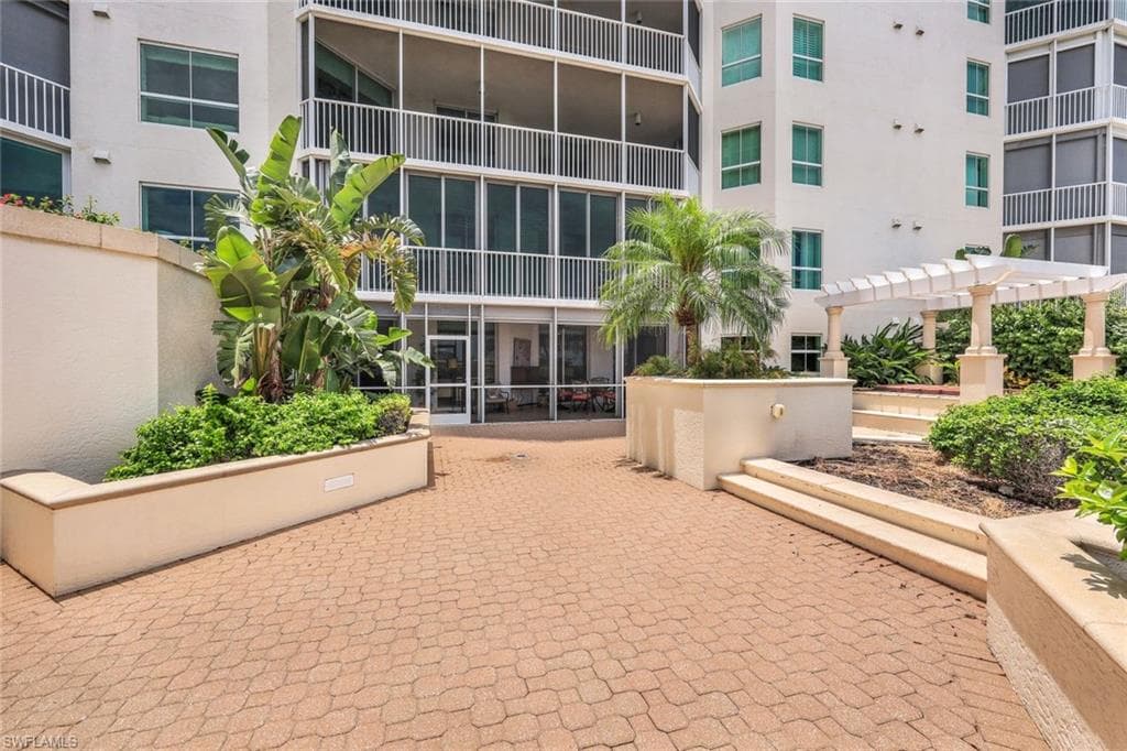 295 Grande Way T-05, Naples, FL 34110-36