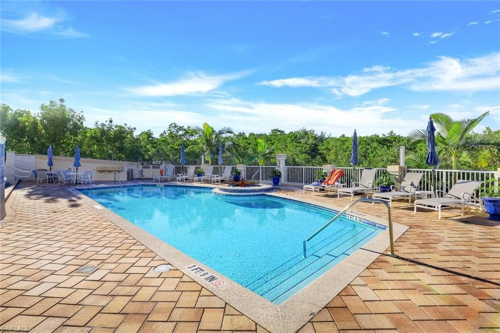 295 Grande Way T-05, Naples, FL 34110-38