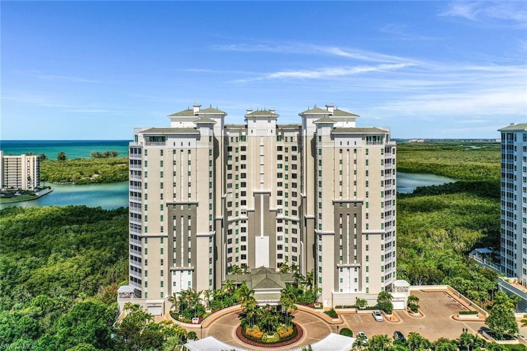295 Grande Way T-05, Naples, FL 34110-5