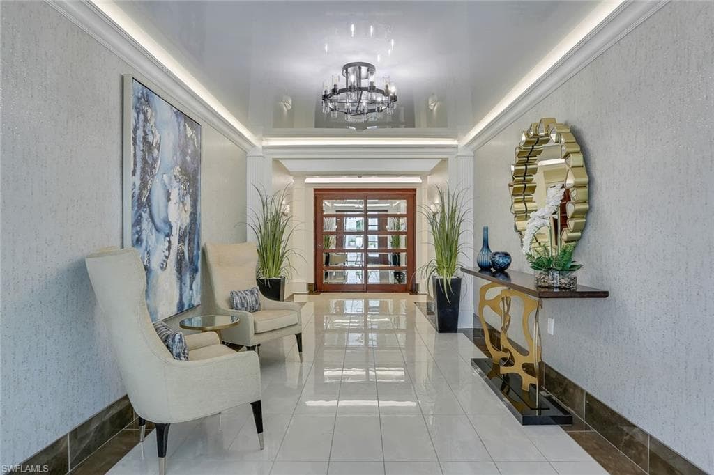 295 Grande Way T-05, Naples, FL 34110-6