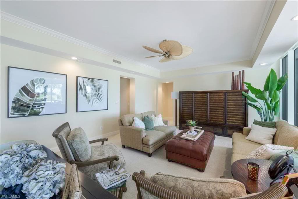 295 Grande Way T-05, Naples, FL 34110-8