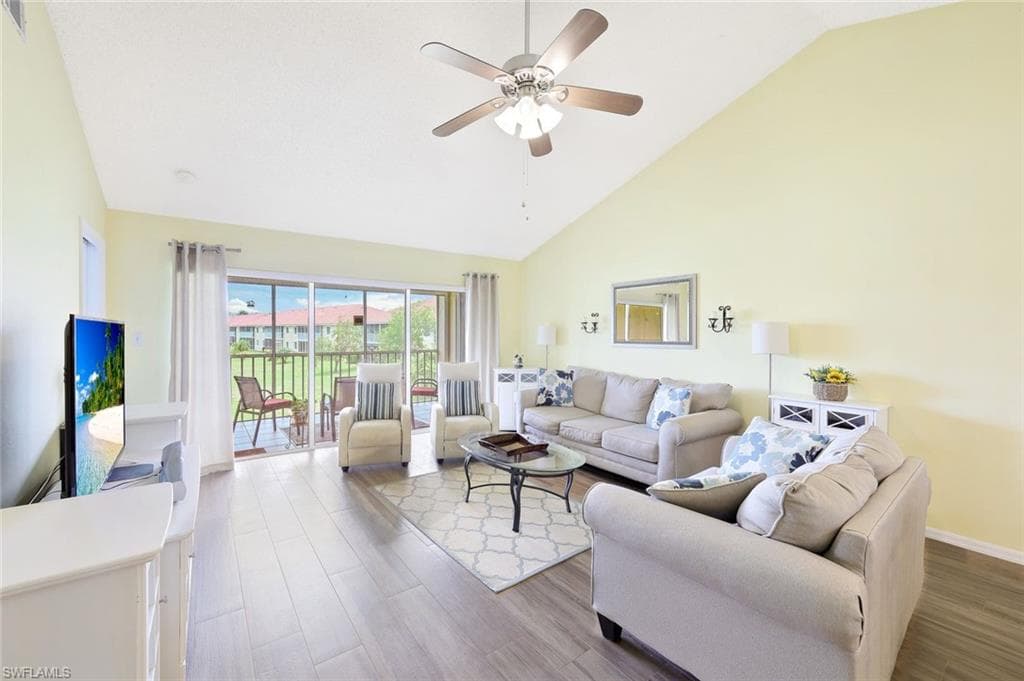 192 Furse Lakes Cir H11, Naples, FL 34104-10