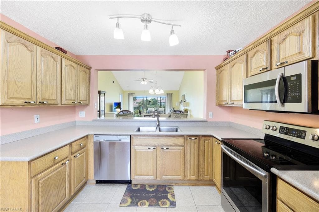 192 Furse Lakes Cir H11, Naples, FL 34104-13