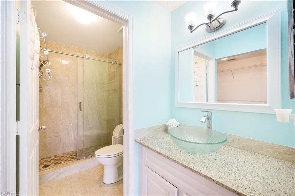 192 Furse Lakes Cir H11, Naples, FL 34104-20