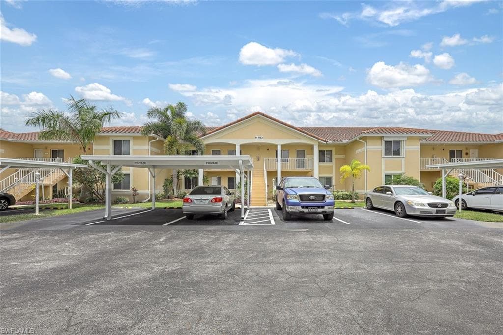 192 Furse Lakes Cir H11, Naples, FL 34104-5