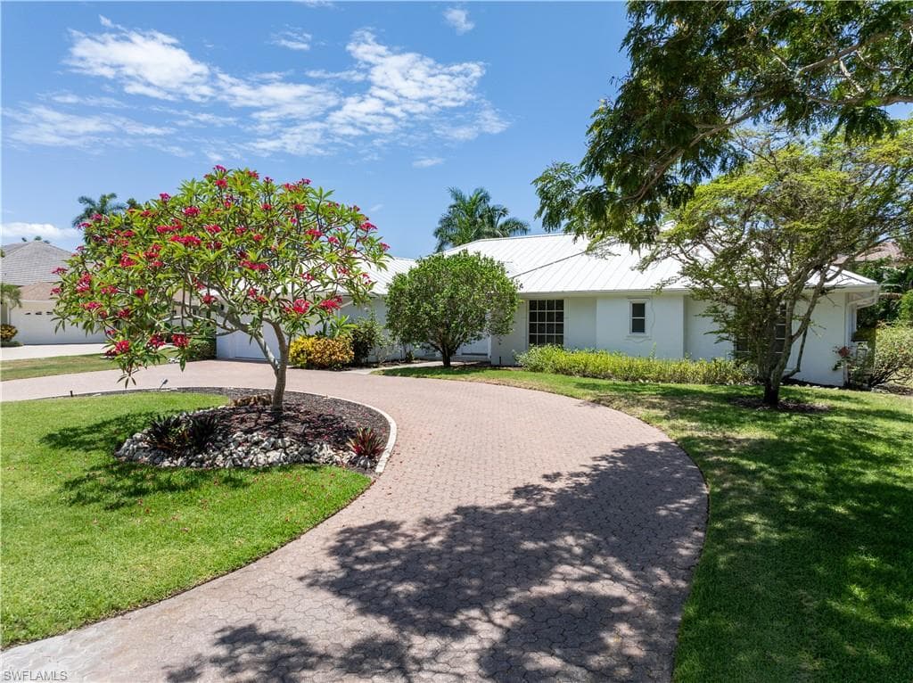 626 Regatta Rd, Naples, FL 34103-3