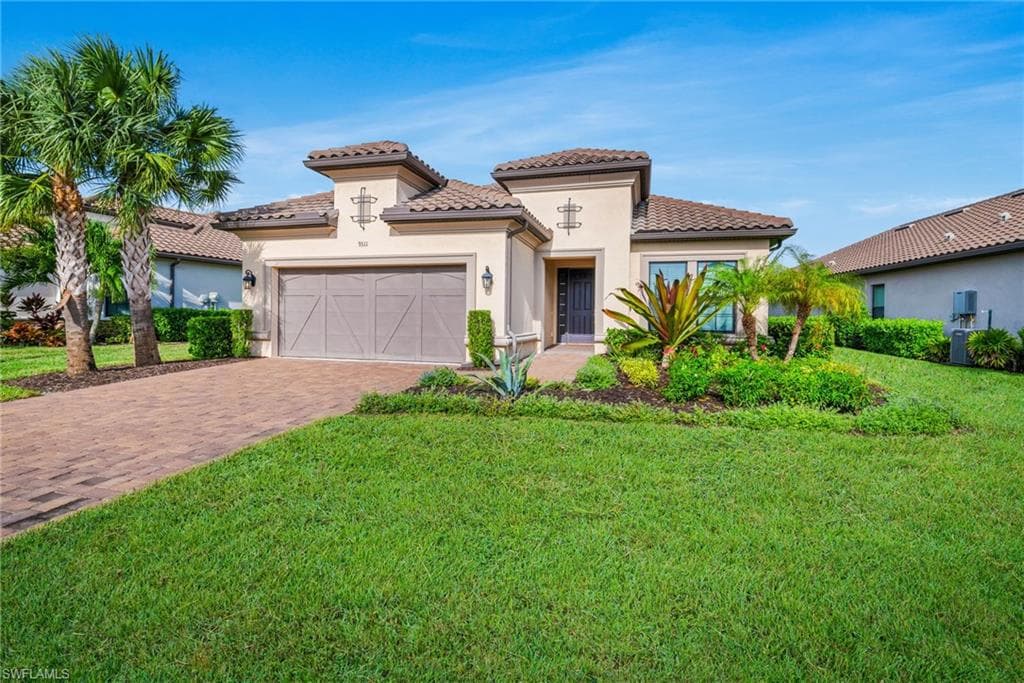 9311 Terresina Dr, Naples, FL 34119-2