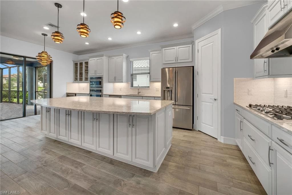 9311 Terresina Dr, Naples, FL 34119-4