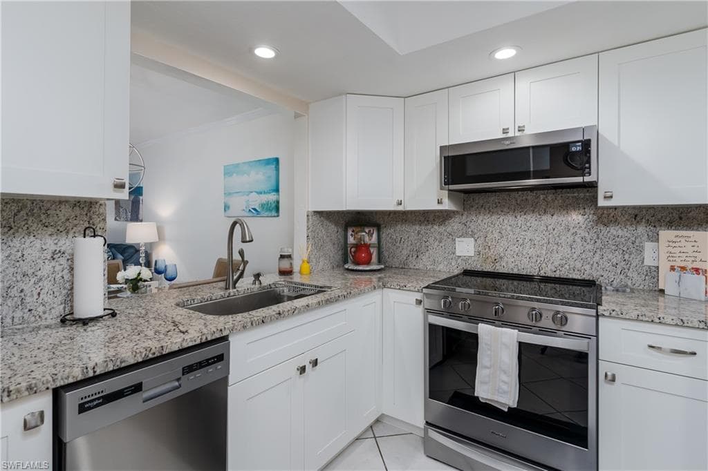 1024 Manatee Rd C202, Naples, FL 34114-13