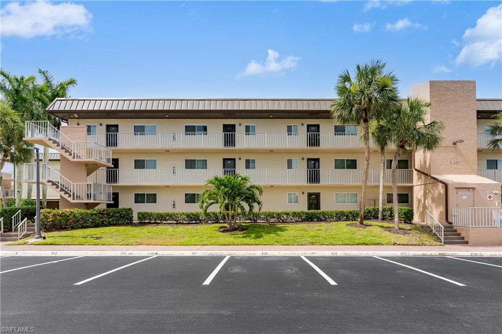 1024 Manatee Rd C202, Naples, FL 34114-29