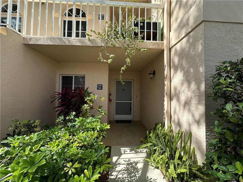 2810 Citrus Lake Dr U-101, Naples, FL 34109-16