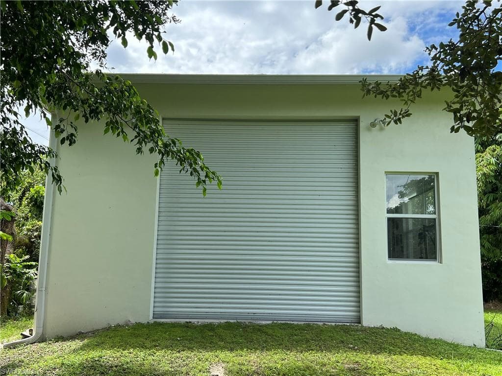 2670 Storter Ave, Naples, FL 34112-9