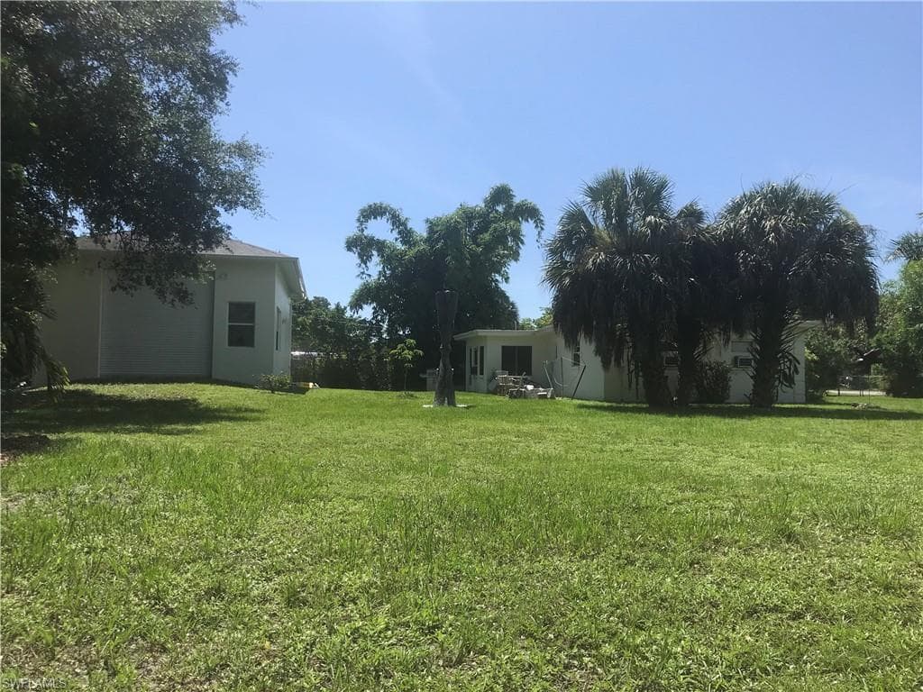 2670 Storter Ave, Naples, FL 34112-1