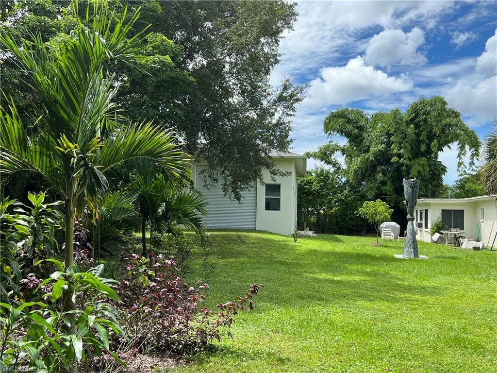2670 Storter Ave, Naples, FL 34112-3