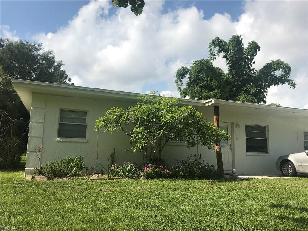 2670 Storter Ave, Naples, FL 34112-4