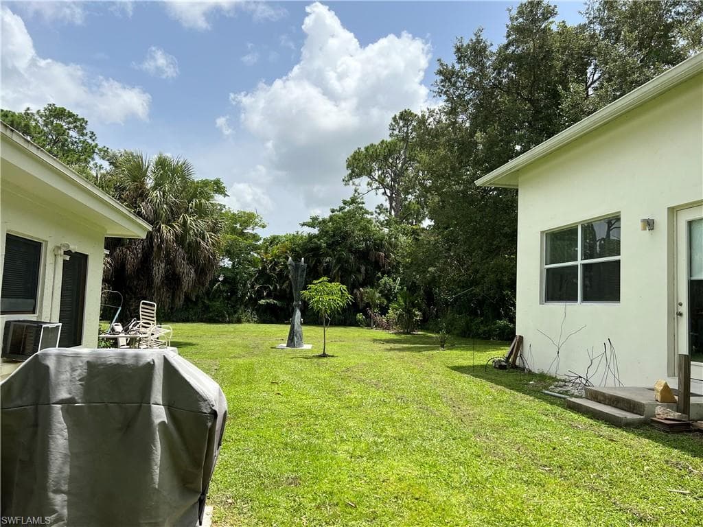 2670 Storter Ave, Naples, FL 34112-6