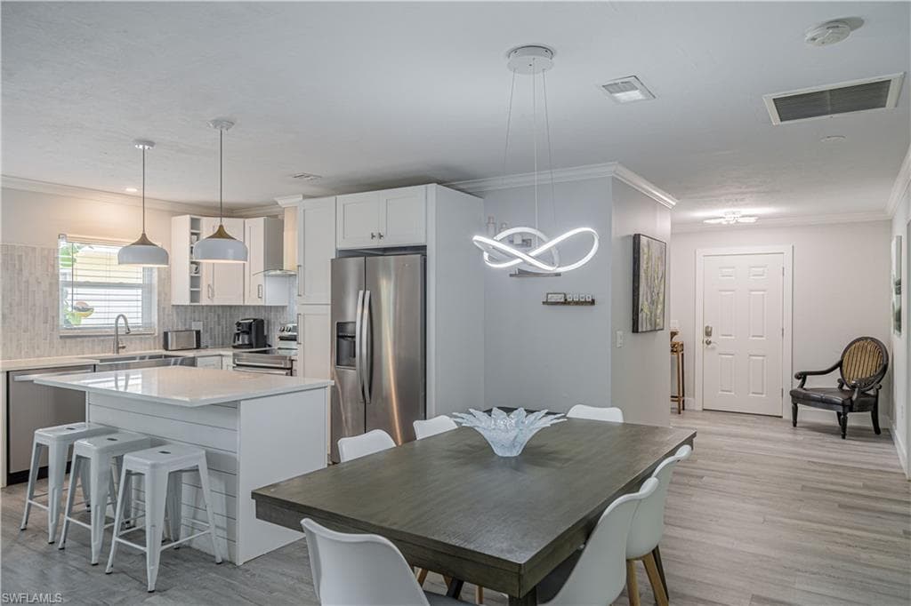 742 99th Ave N, Naples, FL 34108-9
