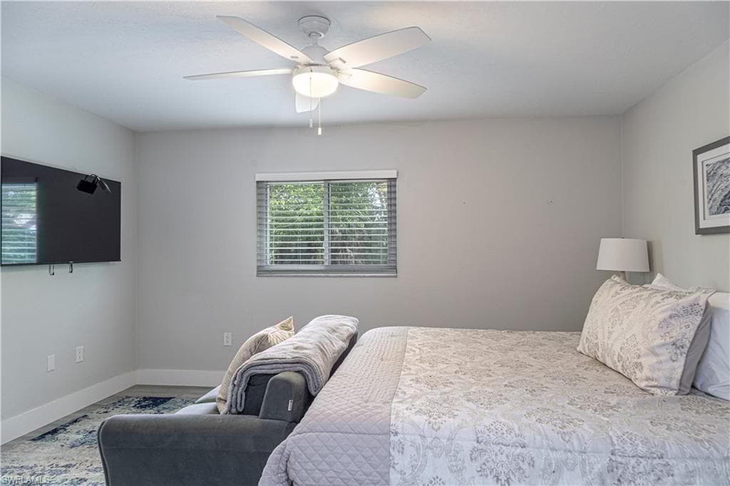 742 99th Ave N, Naples, FL 34108-12