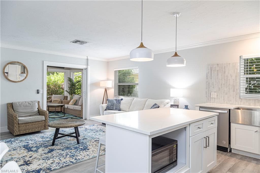 742 99th Ave N, Naples, FL 34108-5