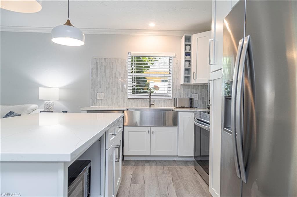 742 99th Ave N, Naples, FL 34108-6