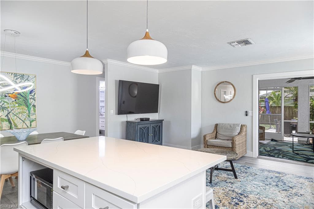 742 99th Ave N, Naples, FL 34108-7