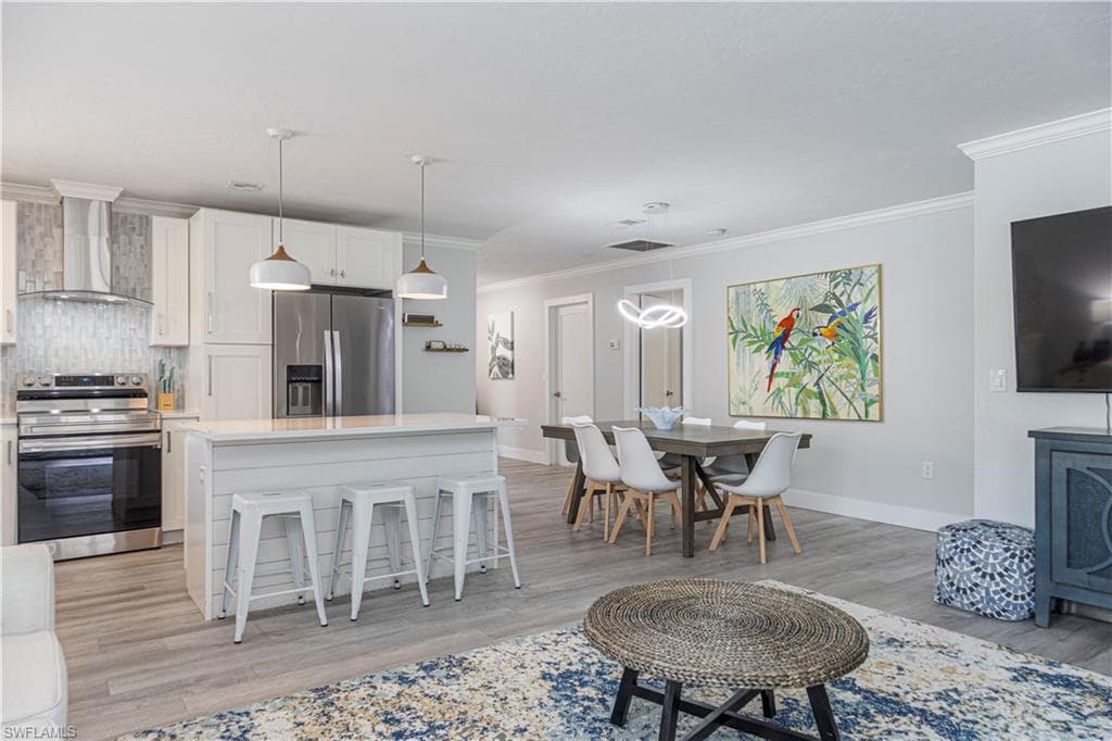 742 99th Ave N, Naples, FL 34108-8