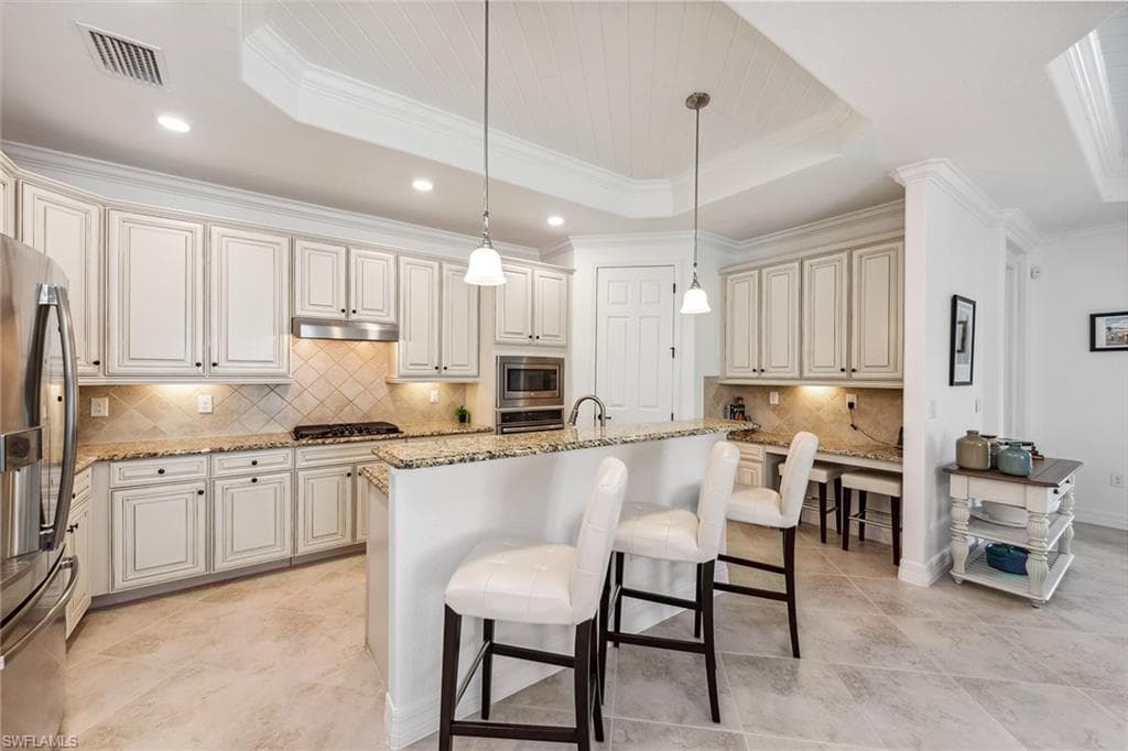 2834 Aviamar Cir, Naples, FL 34114-9