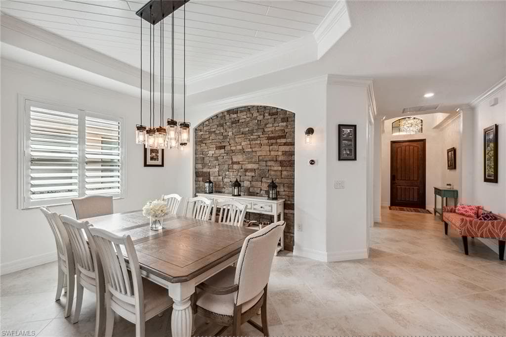 2834 Aviamar Cir, Naples, FL 34114-13