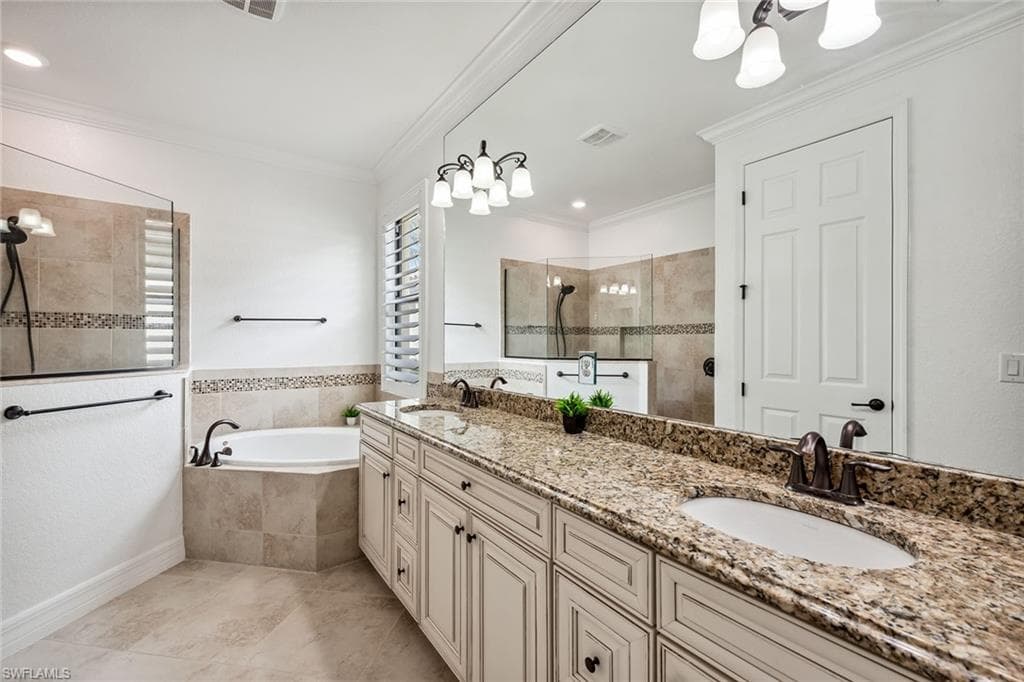 2834 Aviamar Cir, Naples, FL 34114-17