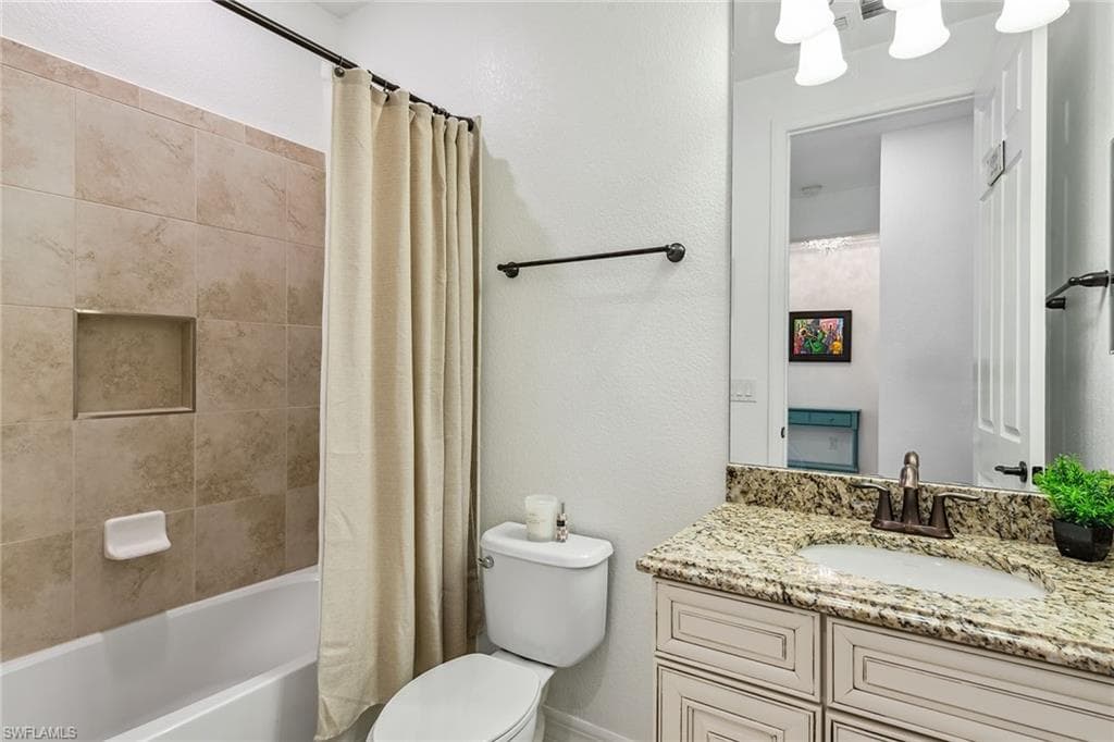 2834 Aviamar Cir, Naples, FL 34114-22